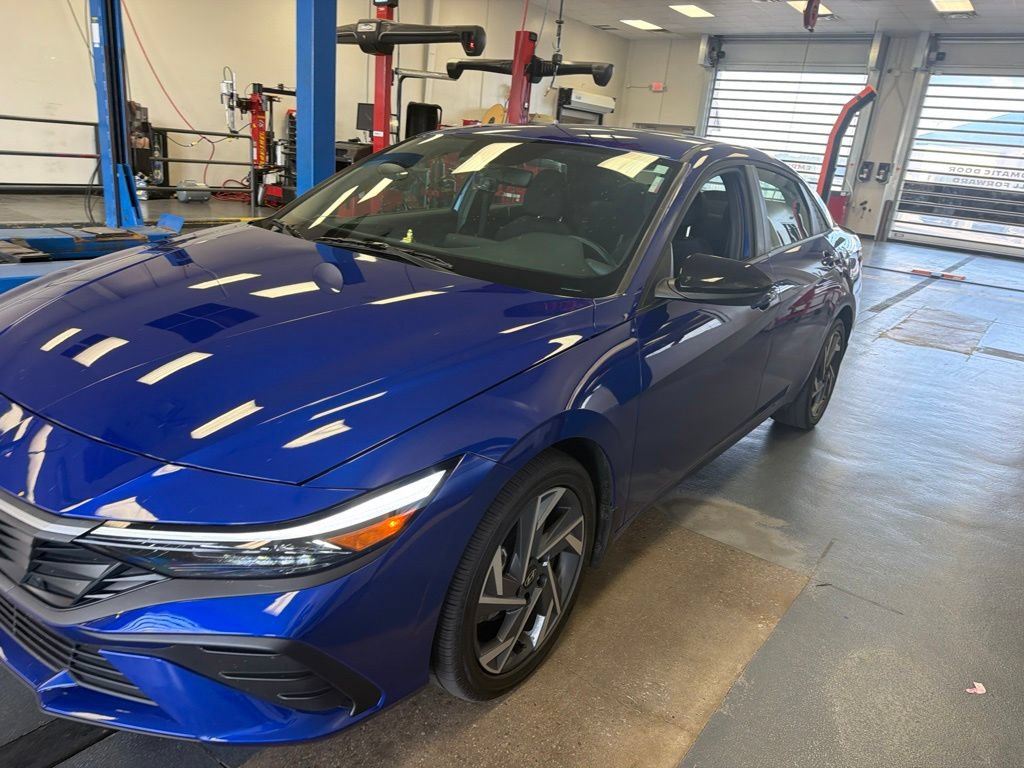 Used 2025 Hyundai Elantra Sport FWD image 2
