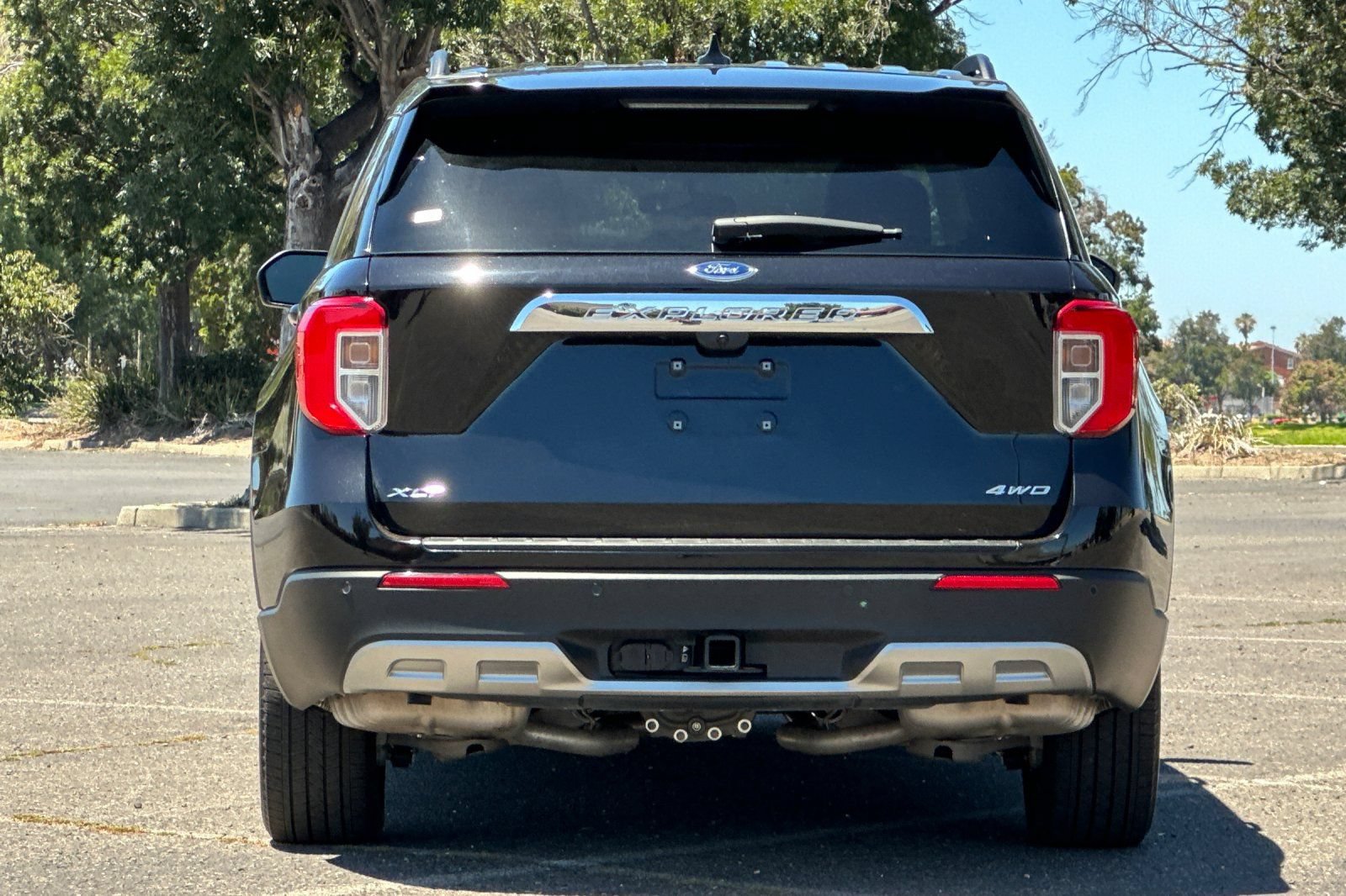Certified 2023 Ford Explorer XLT w/ Equipment Group 202A AWD/4WD image 4