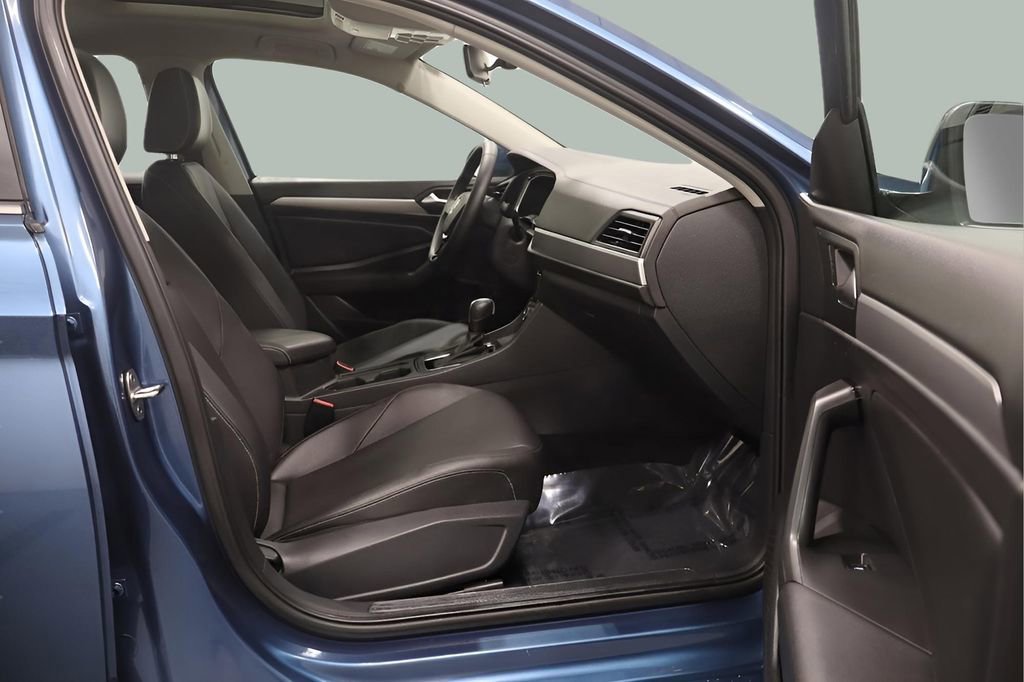 Used 2020 Volkswagen Jetta SE image 25