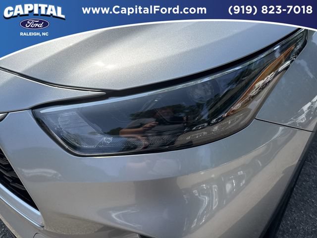Used 2023 Toyota Highlander LE FWD image 11