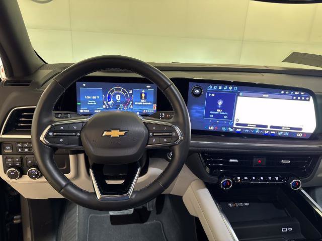 Used 2026 Chevrolet Suburban Premier AWD/4WD image 5