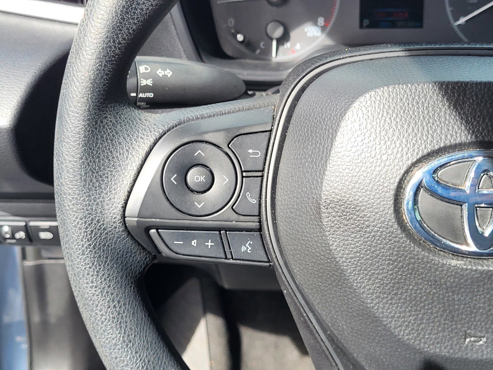 Used 2025 Toyota Corolla LE image 25