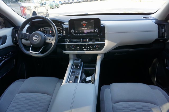 Used 2022 Nissan Pathfinder SV image 5