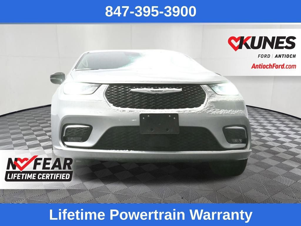 Used 2024 Chrysler Pacifica Touring-L image 27