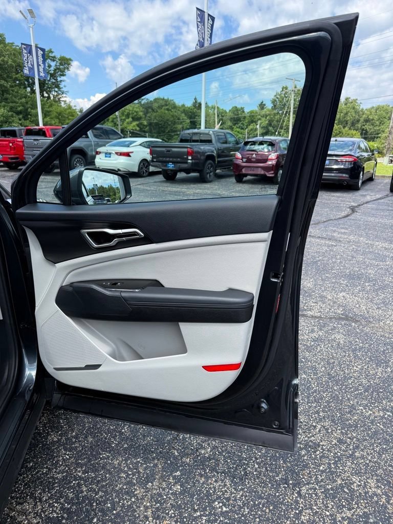 Used 2025 Kia Sportage EX FWD image 18