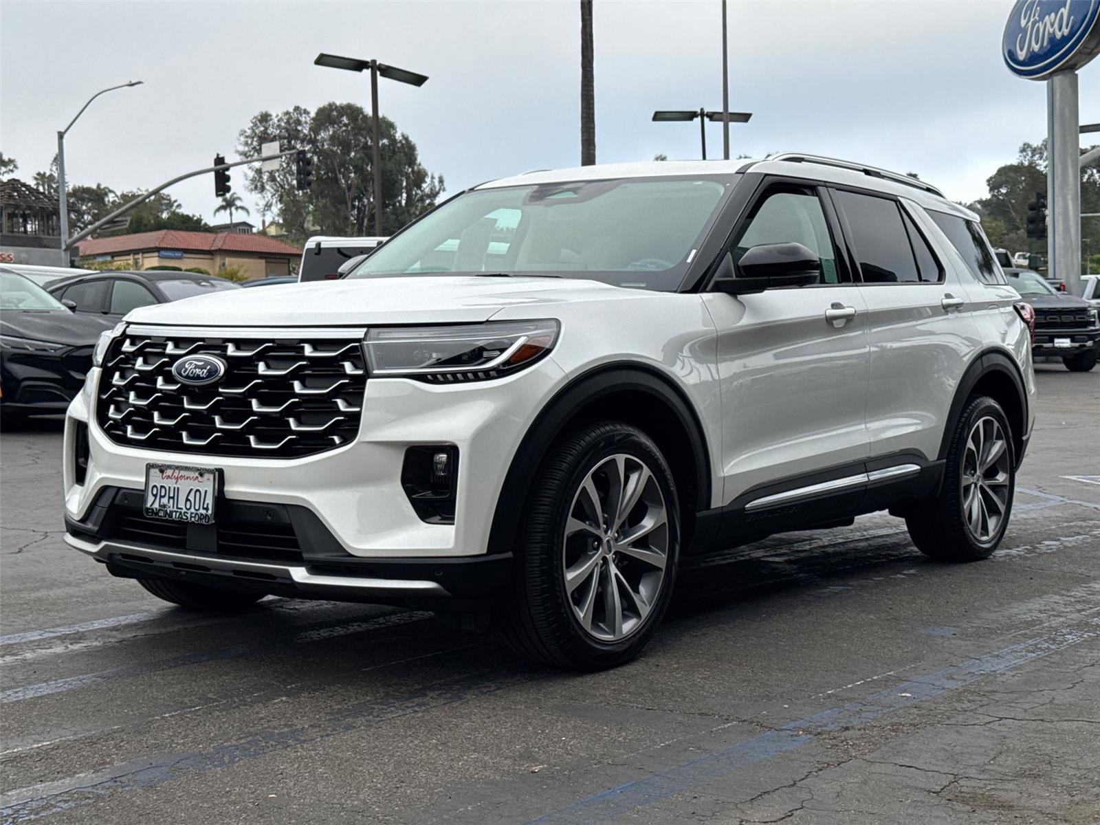 Certified 2025 Ford Explorer Platinum w/ Ultimate Package AWD/4WD image 7