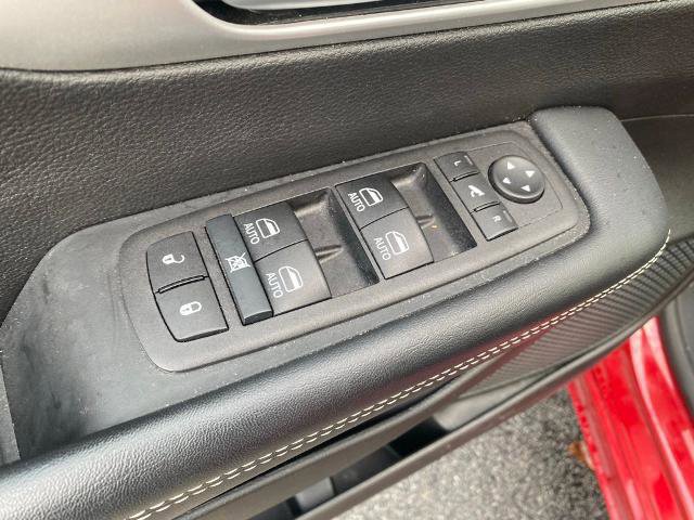 Used 2025 Chrysler Pacifica Limited image 14