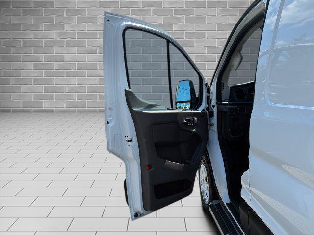 Certified 2025 Ford Transit 250 Low Roof w/ Exterior Upgrade Package RWD image 9