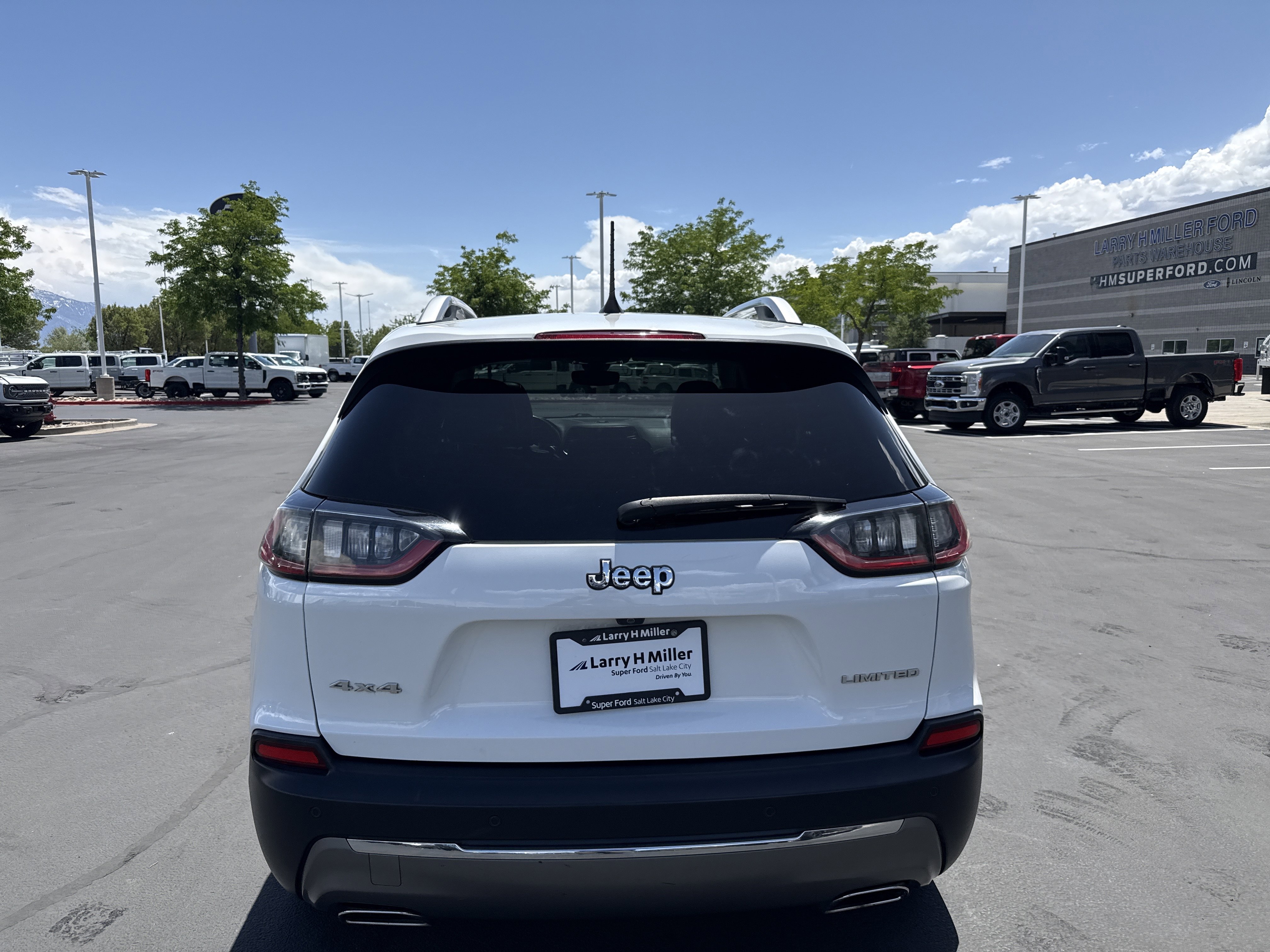 Used 2019 Jeep Cherokee Limited AWD/4WD image 4