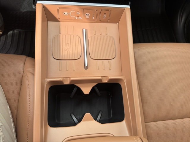 Used 2025 Hyundai Santa Fe Limited image 31