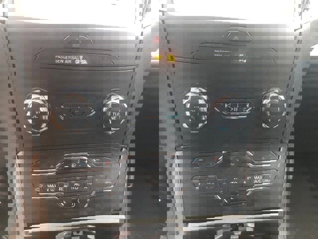 Certified 2020 Ford Edge SE image 10