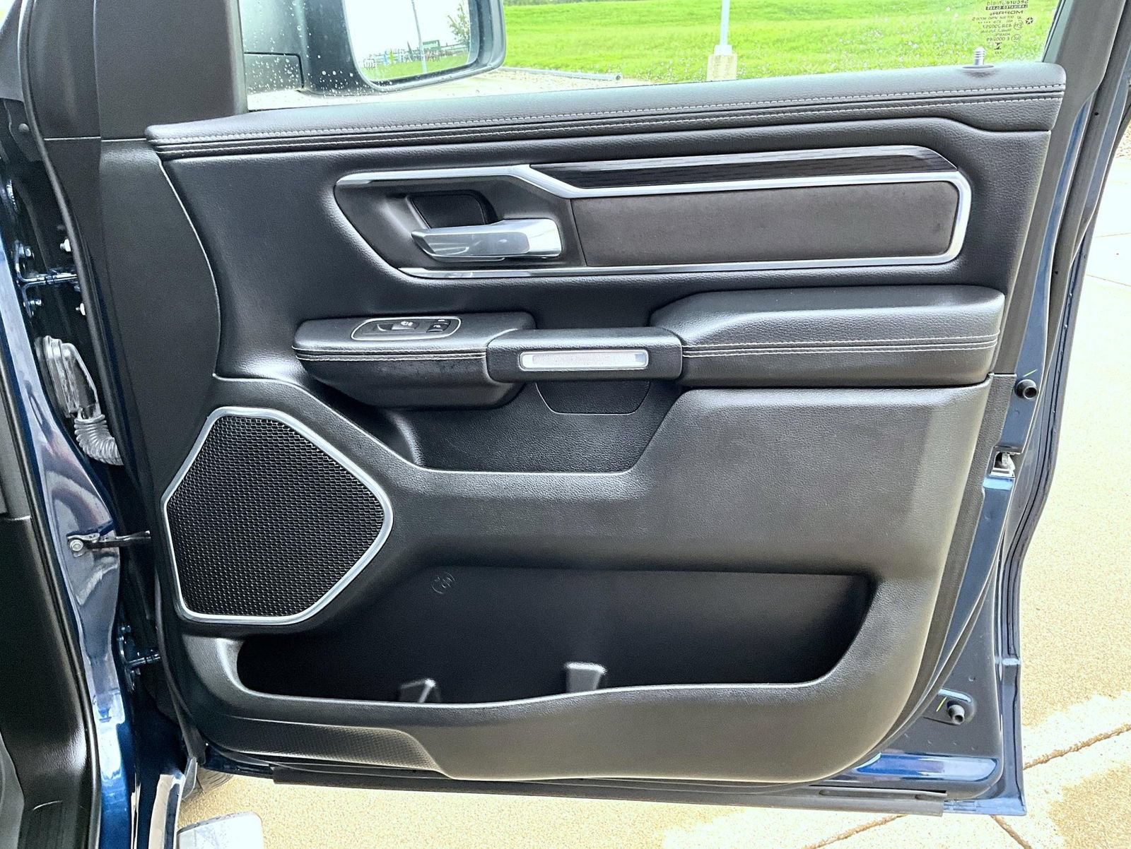 Used 2023 RAM 1500 Laramie AWD/4WD image 17