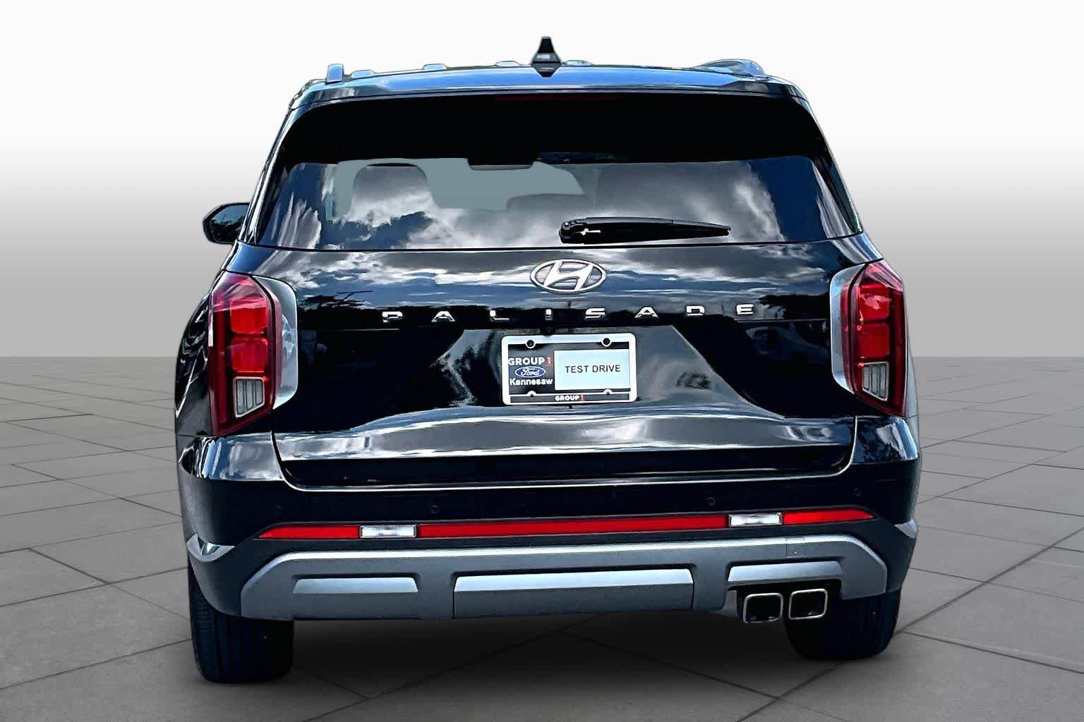 Used 2023 Hyundai Palisade Limited w/ Cargo Package FWD image 5