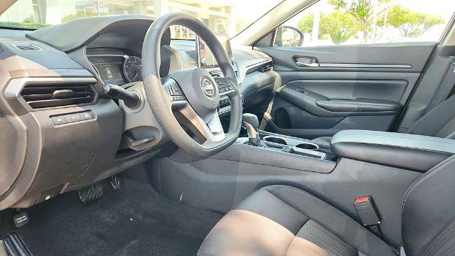 Used 2024 Nissan Altima 2.5 SV FWD image 9