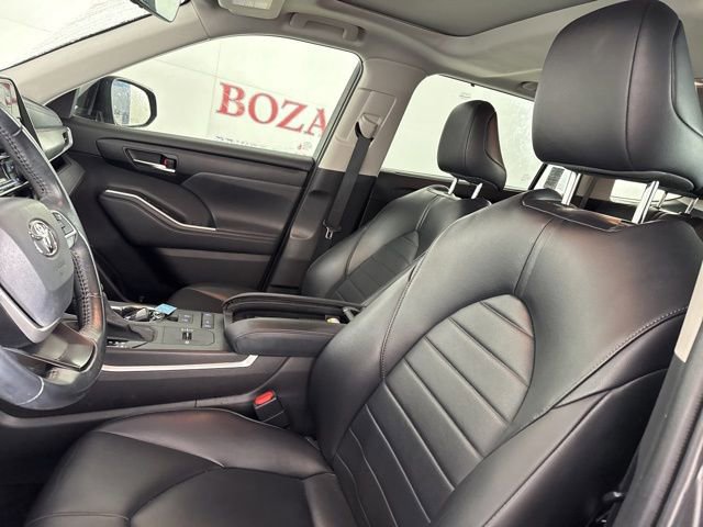 Used 2022 Toyota Highlander XLE image 11
