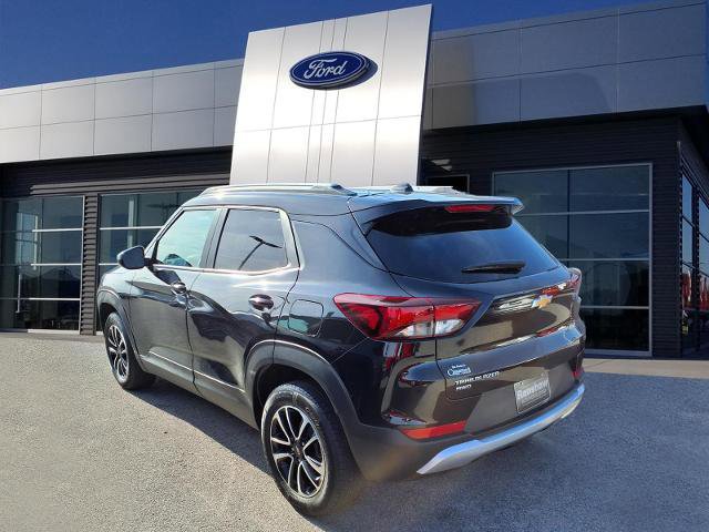 Used 2025 Chevrolet TrailBlazer LT image 2