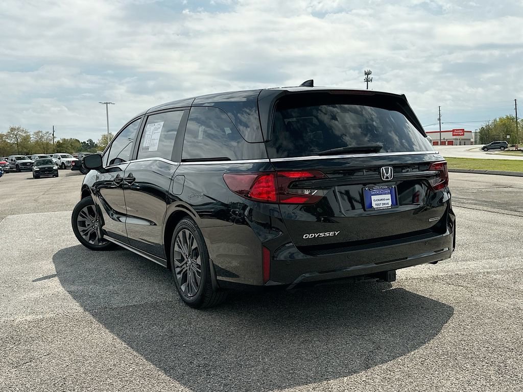 Used 2026 Honda Odyssey Touring image 2
