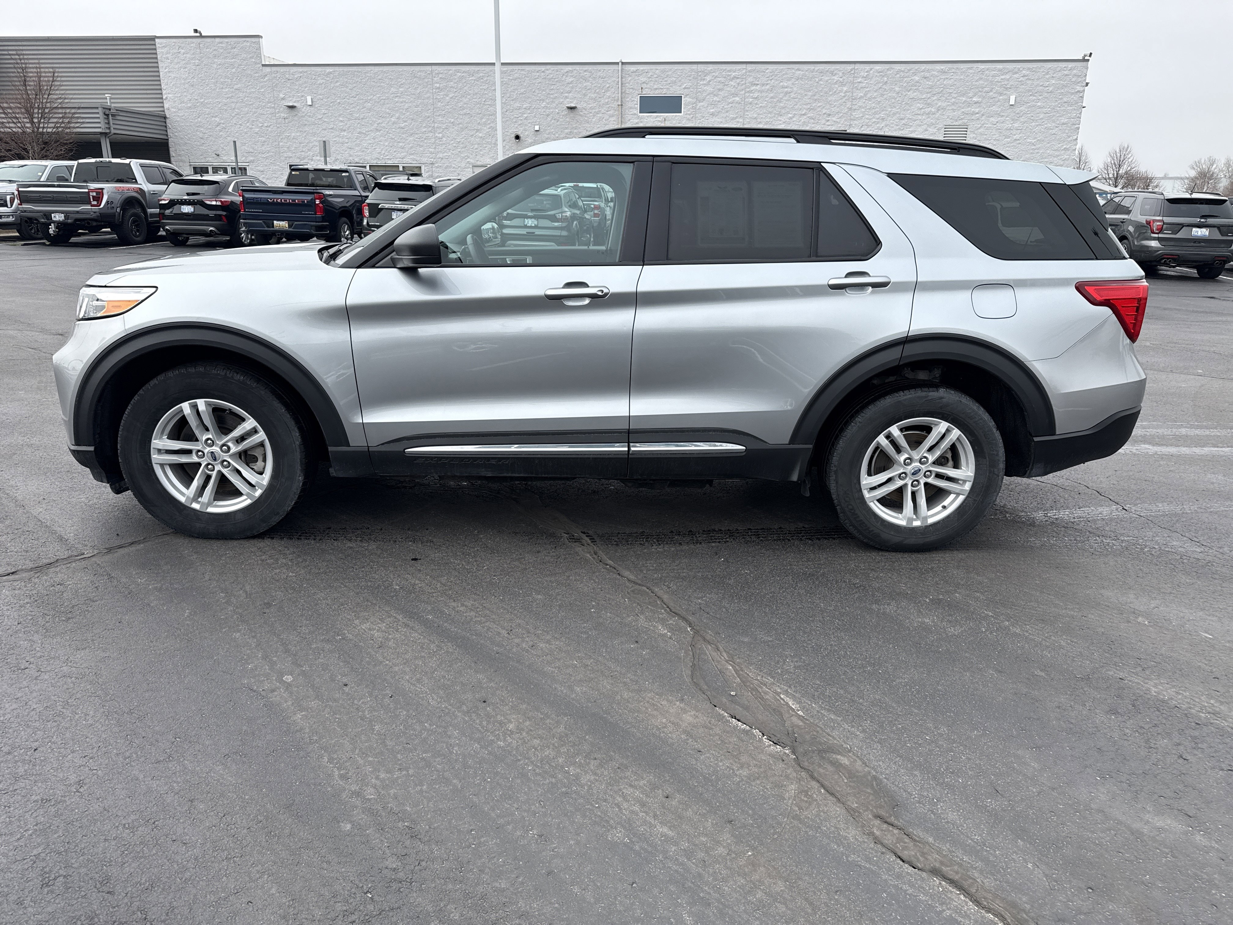Certified 2024 Ford Explorer XLT AWD/4WD image 3