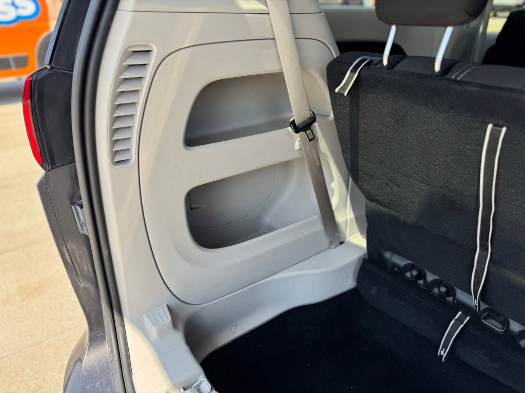 Used 2023 Chrysler Voyager LX FWD image 43