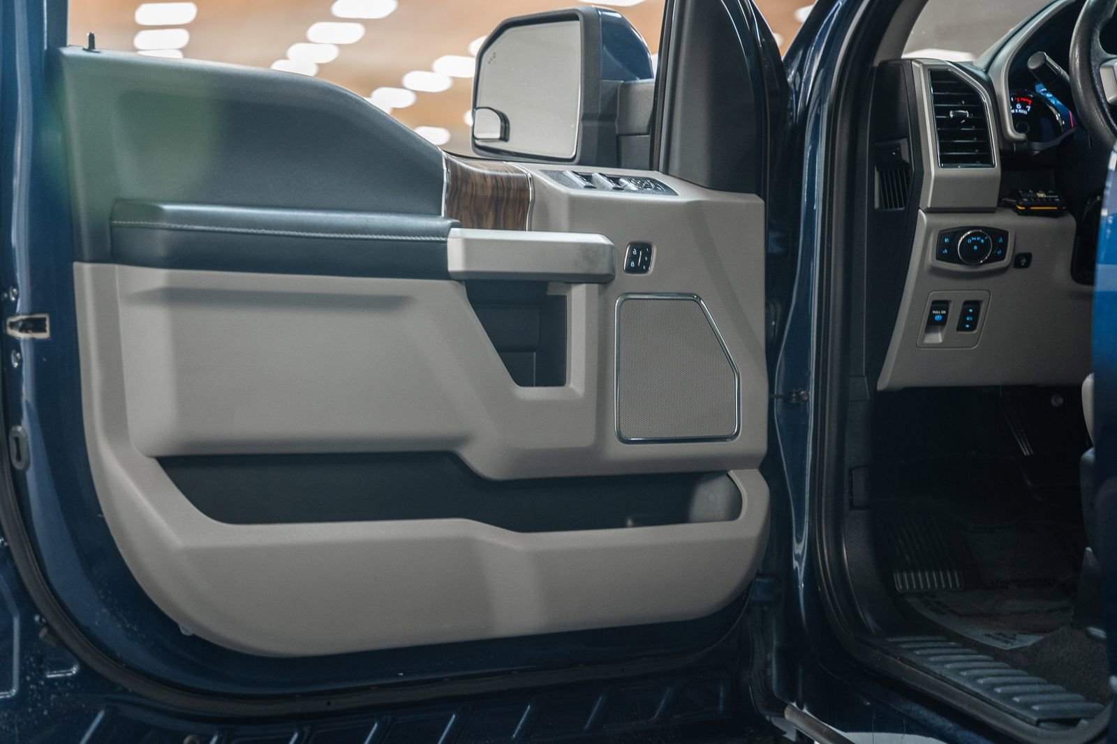 Certified 2020 Ford F150 Lariat image 50