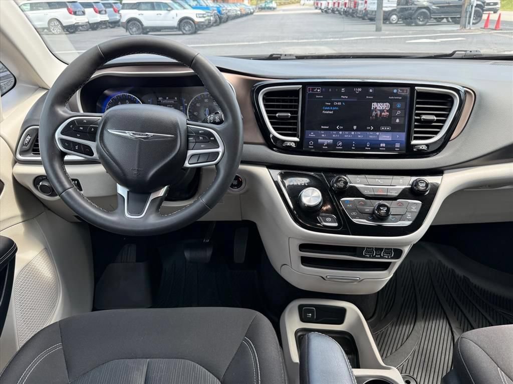 Used 2023 Chrysler Voyager LX FWD image 12