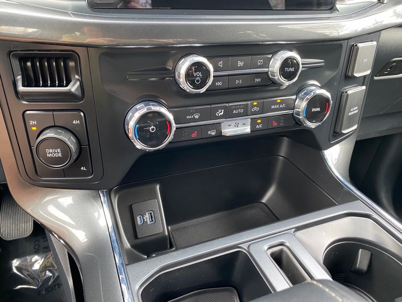 Certified 2022 Ford F150 XLT w/ Equipment Group 302A High image 30