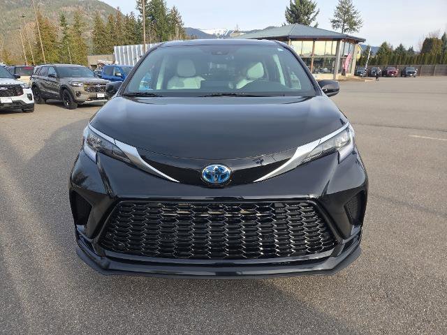 Used 2024 Toyota Sienna XSE AWD/4WD image 5