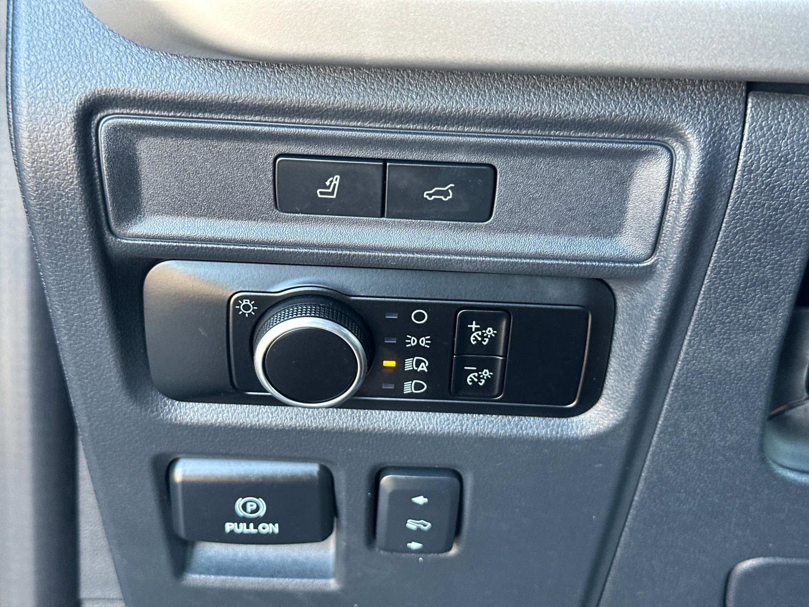 Certified 2024 Ford Expedition XLT image 17