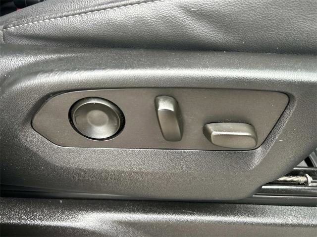 Used 2022 Chevrolet Suburban Z71 image 27