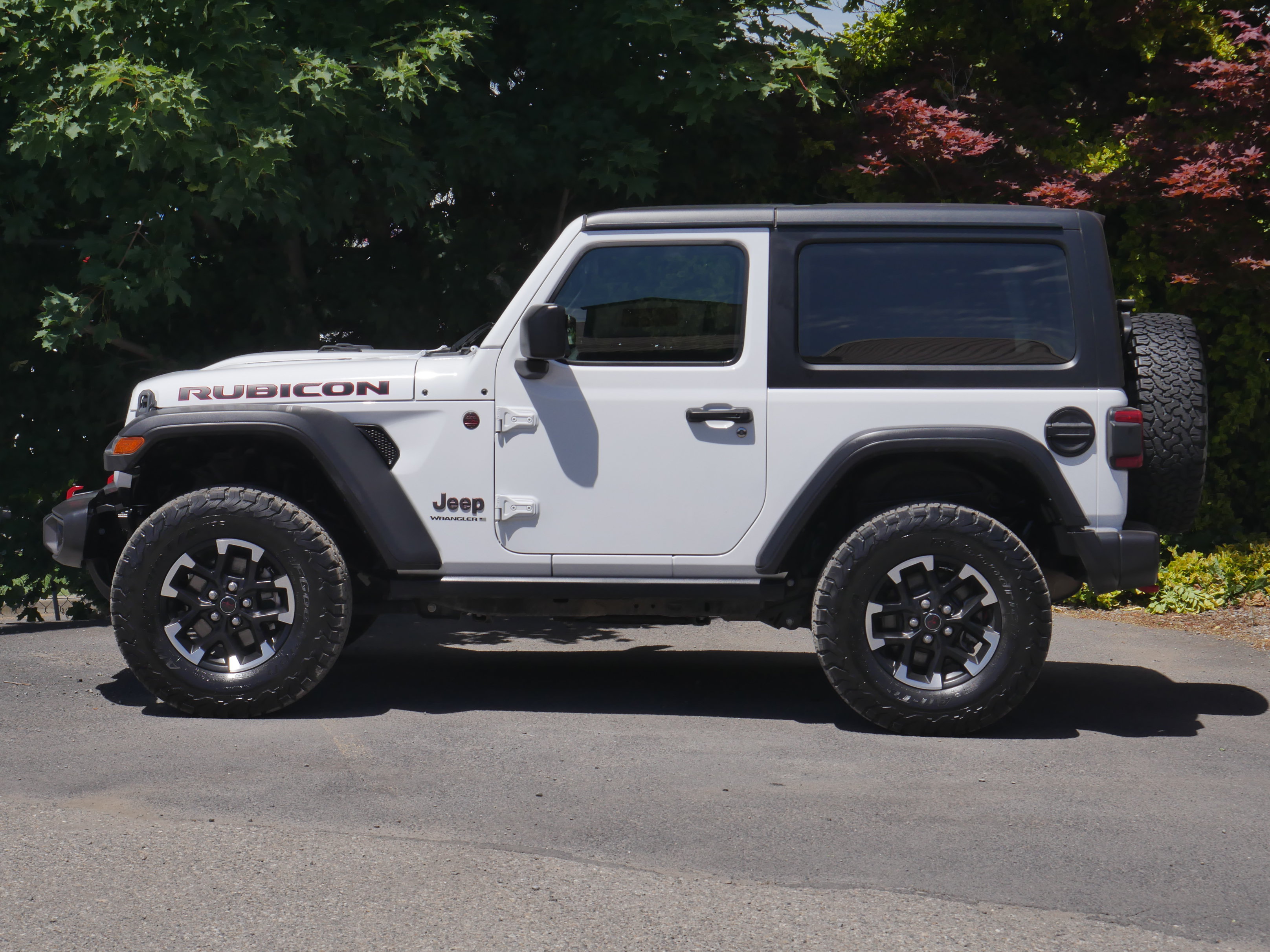Used 2024 Jeep Wrangler Rubicon w/ Technology Group AWD/4WD image 17