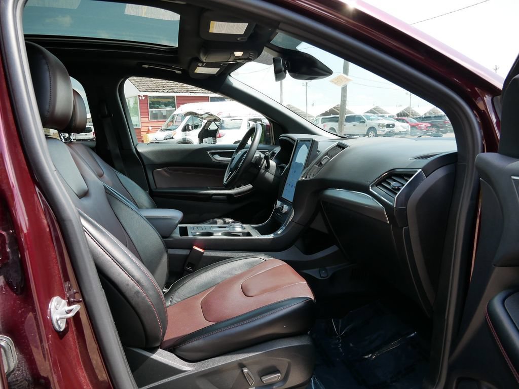 Certified 2022 Ford Edge Titanium w/ Equipment Group 301A AWD/4WD image 8
