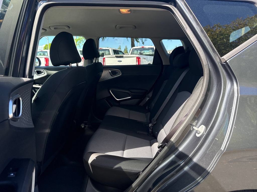 Used 2023 Kia Soul LX w/ LX Technology Package FWD image 9