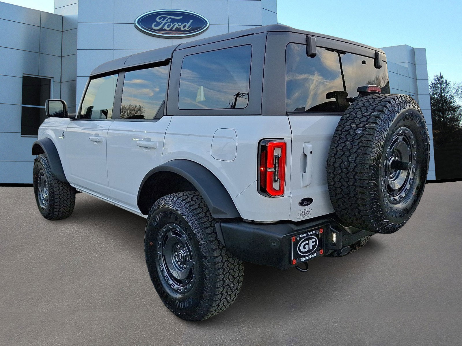 Certified 2023 Ford Bronco Outer Banks w/ Sasquatch Package image 2