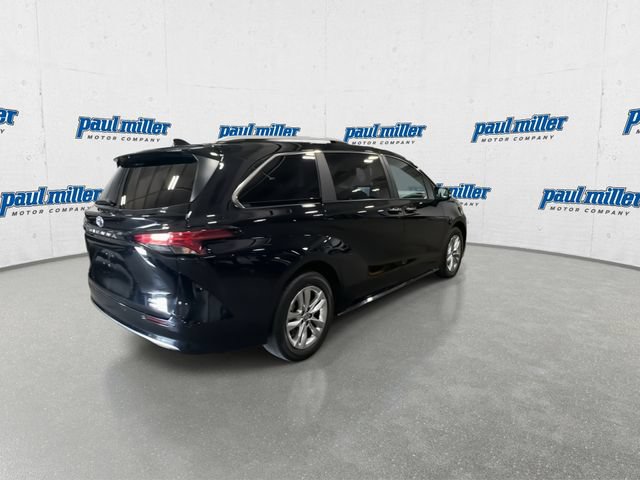 Used 2024 Toyota Sienna Limited AWD/4WD image 11