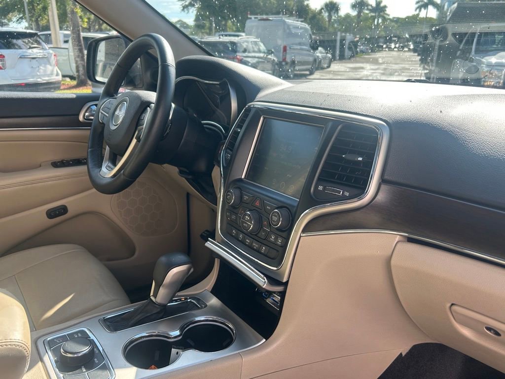 Used 2017 Jeep Grand Cherokee Limited image 26