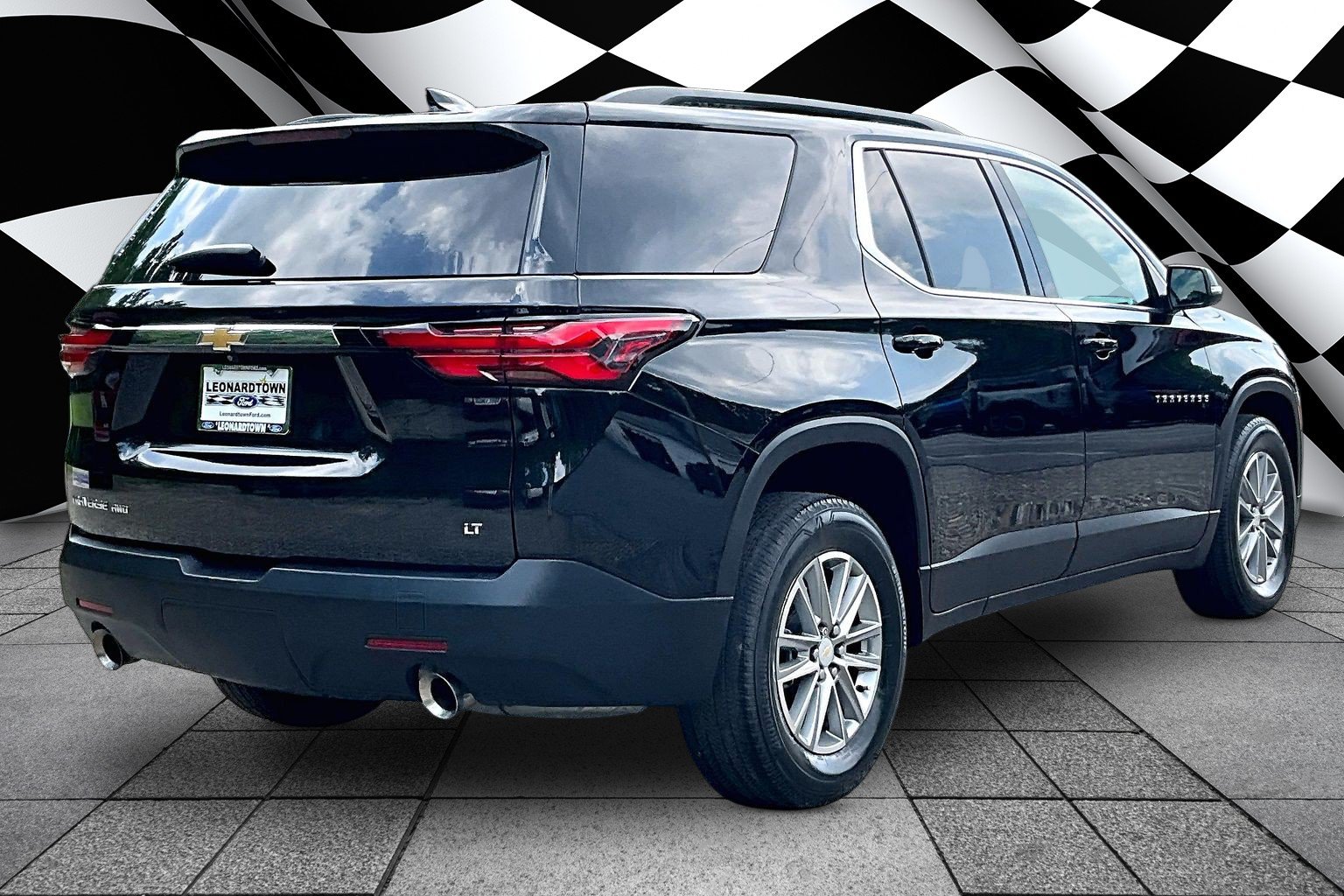 Used 2023 Chevrolet Traverse LT AWD/4WD image 2