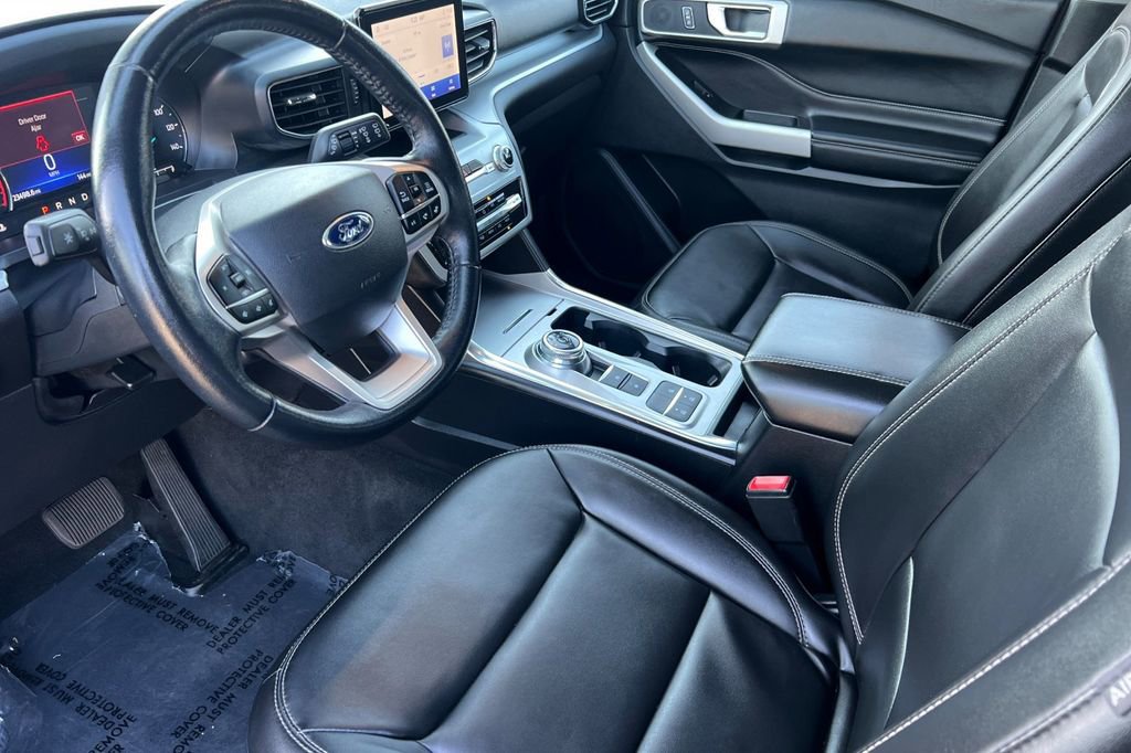 Certified 2022 Ford Explorer XLT w/ Equipment Group 202A image 11