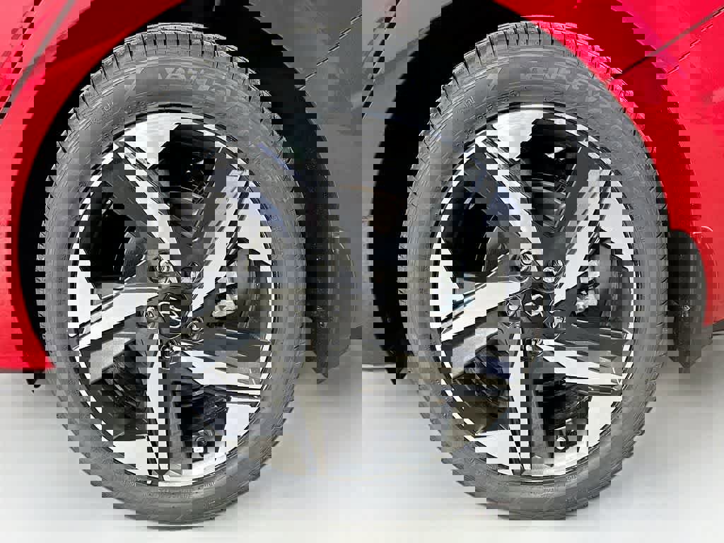 Used 2022 Hyundai Elantra Limited image 11