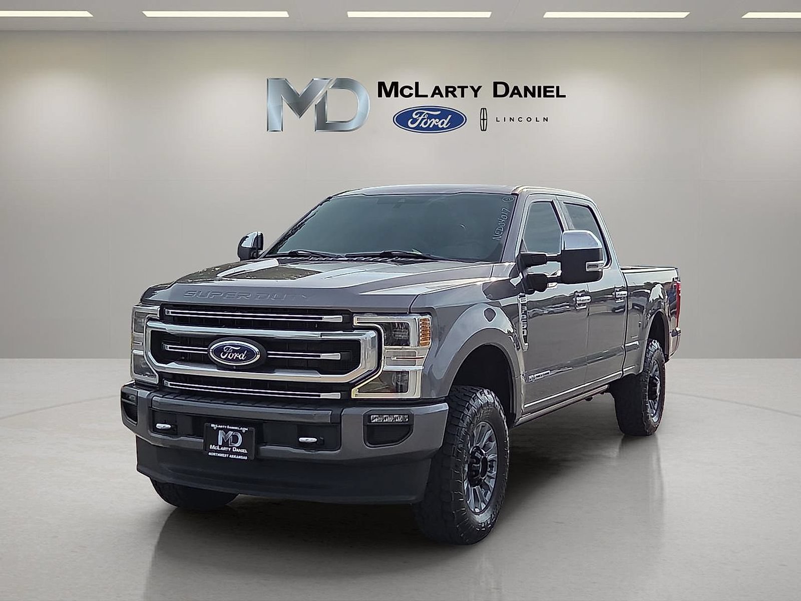 Certified 2022 Ford F250 Platinum w/ FX4 Off-Road Package AWD/4WD image 2