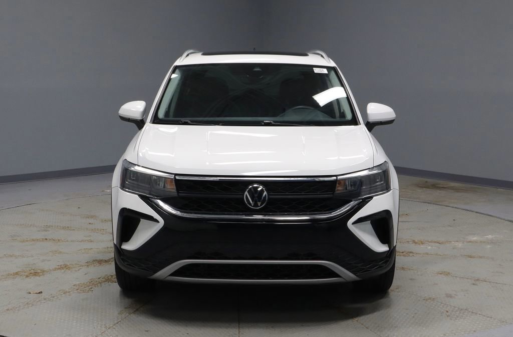 Used 2023 Volkswagen Taos SE w/ Panoramic Sunroof Package AWD/4WD image 8