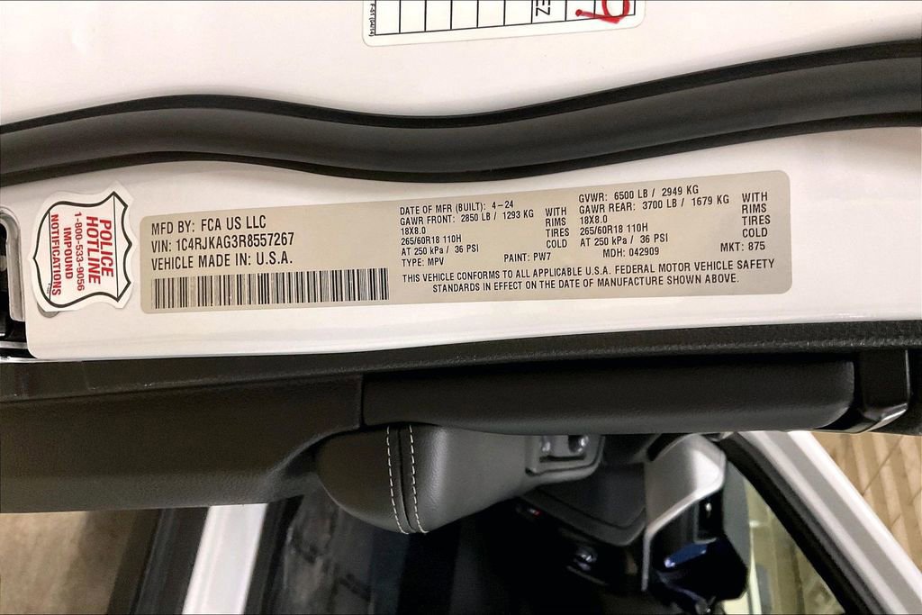 Used 2024 Jeep Grand Cherokee L Laredo image 30