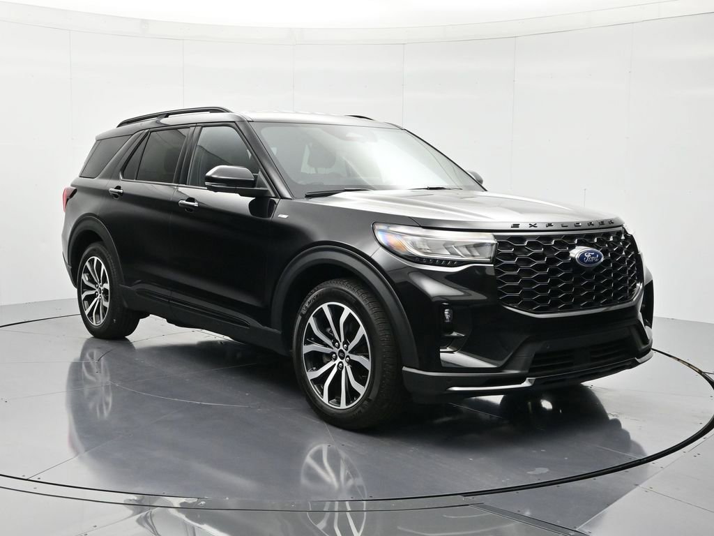 Certified 2025 Ford Explorer ST-Line w/ Premium Package RWD image 3