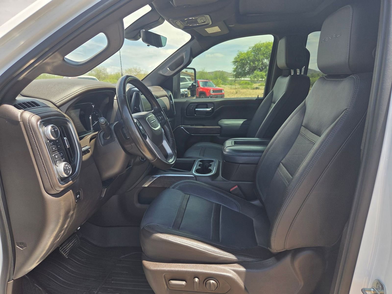 Used 2020 GMC Sierra 2500 Denali w/ Denali Ultimate Package AWD/4WD image 11
