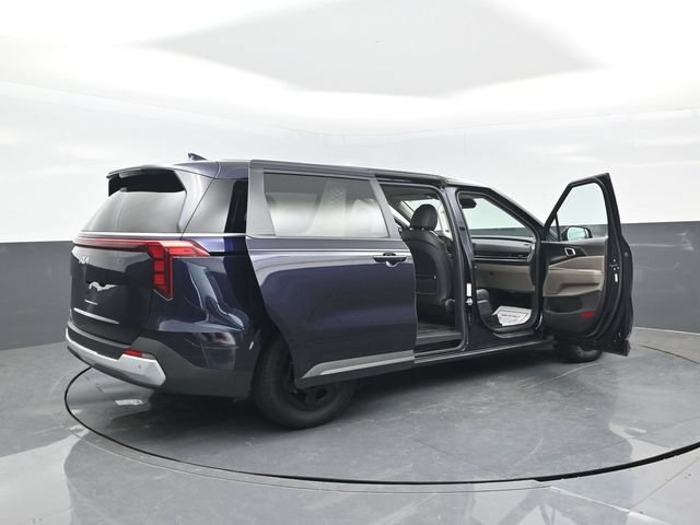Used 2025 Kia Carnival FWD image 32