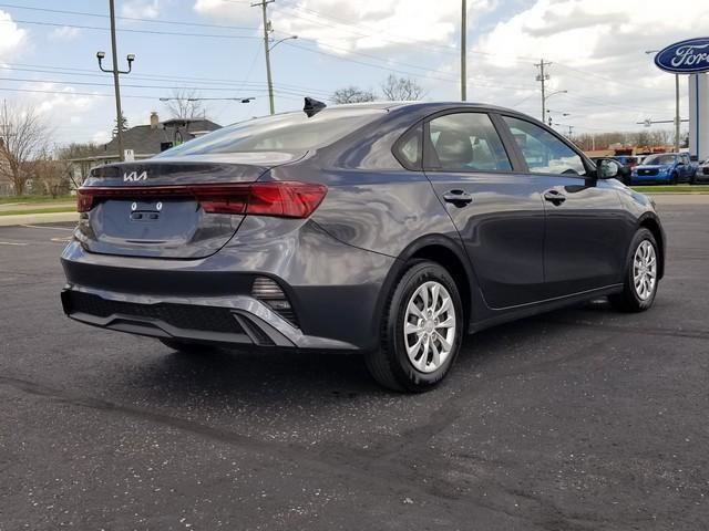 Used 2023 Kia Forte LX FWD image 3