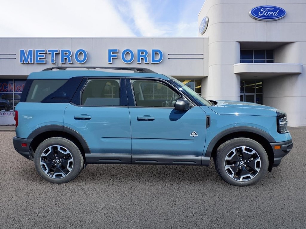 Certified 2023 Ford Bronco Sport Outer Banks w/ Tech Package AWD/4WD image 2