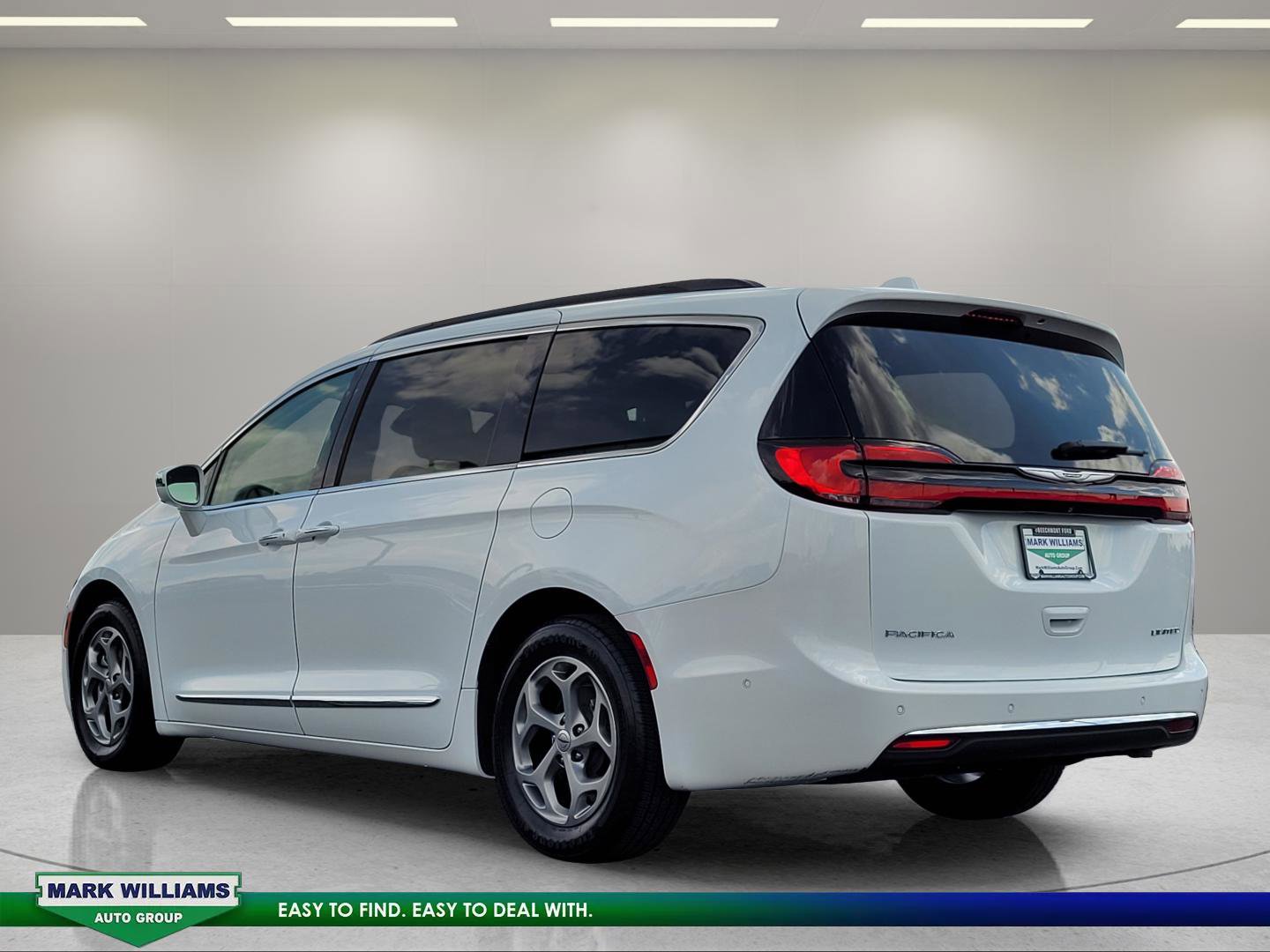 Used 2022 Chrysler Pacifica Limited FWD image 6