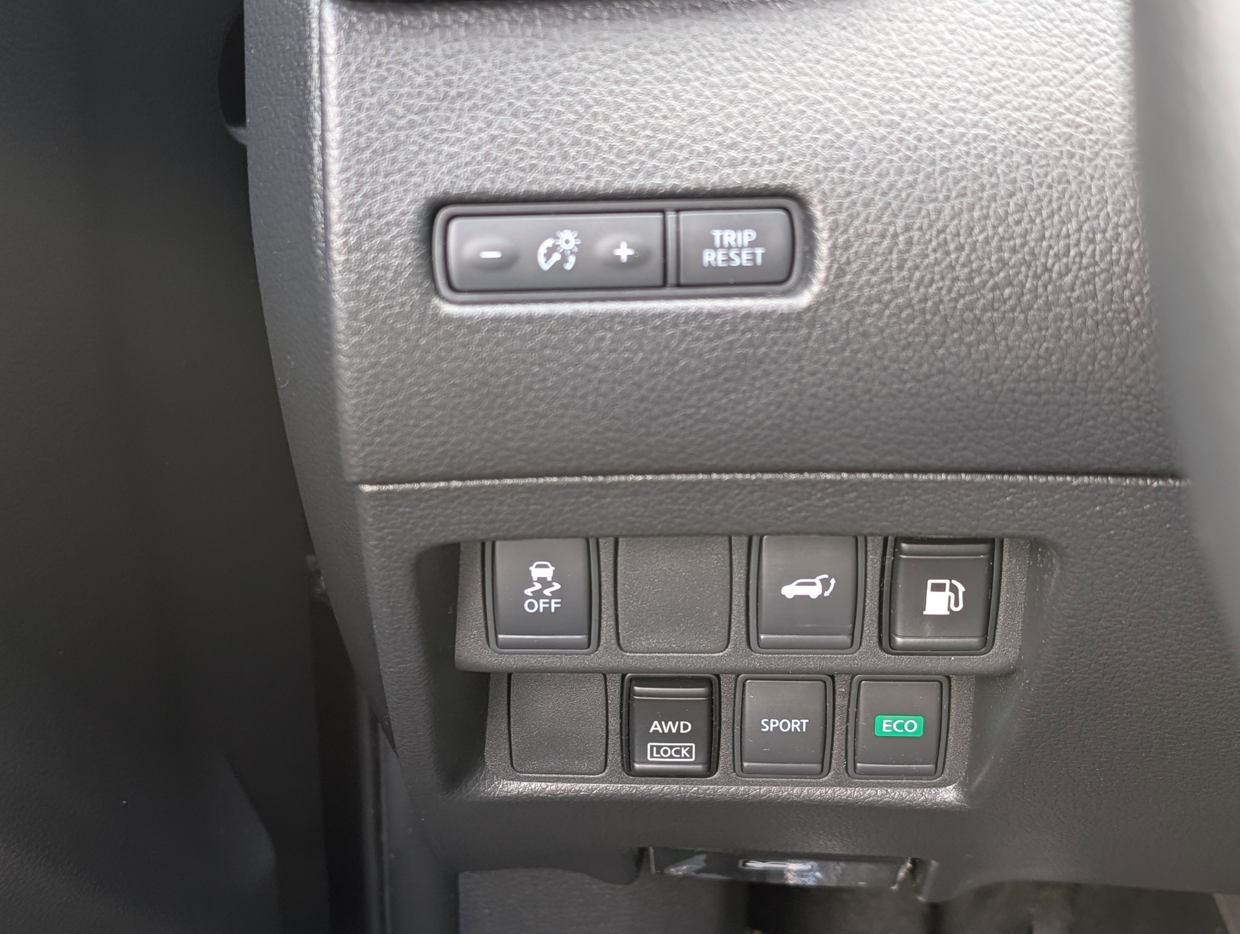 Used 2018 Nissan Rogue SV image 20