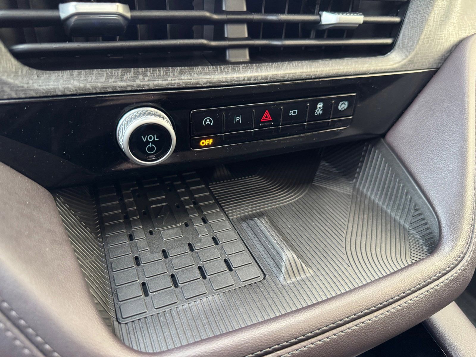 Certified 2025 Ford Explorer Platinum image 25