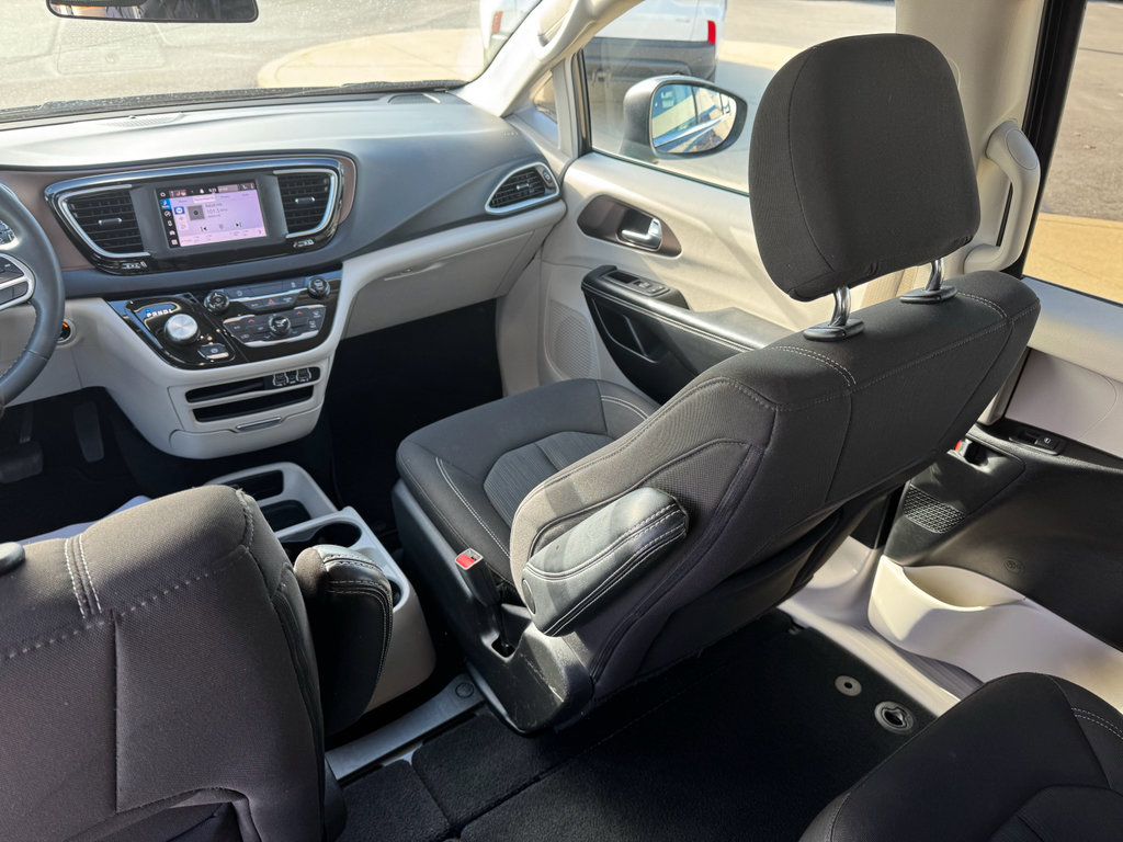 Used 2022 Chrysler Voyager LX FWD image 24